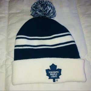 💙🤍Gorgeous Toronto Maple Leaf Pom Beanie💙🤍